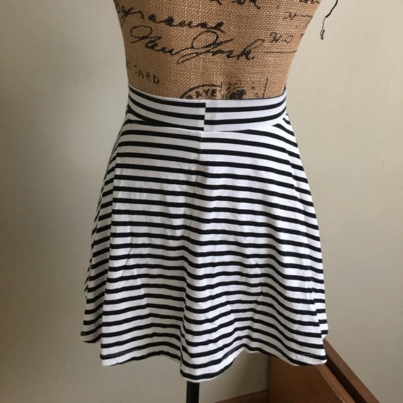 Skirt - Picture 3 of 4